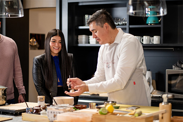 chef Alex making sushi with homemakase atl 